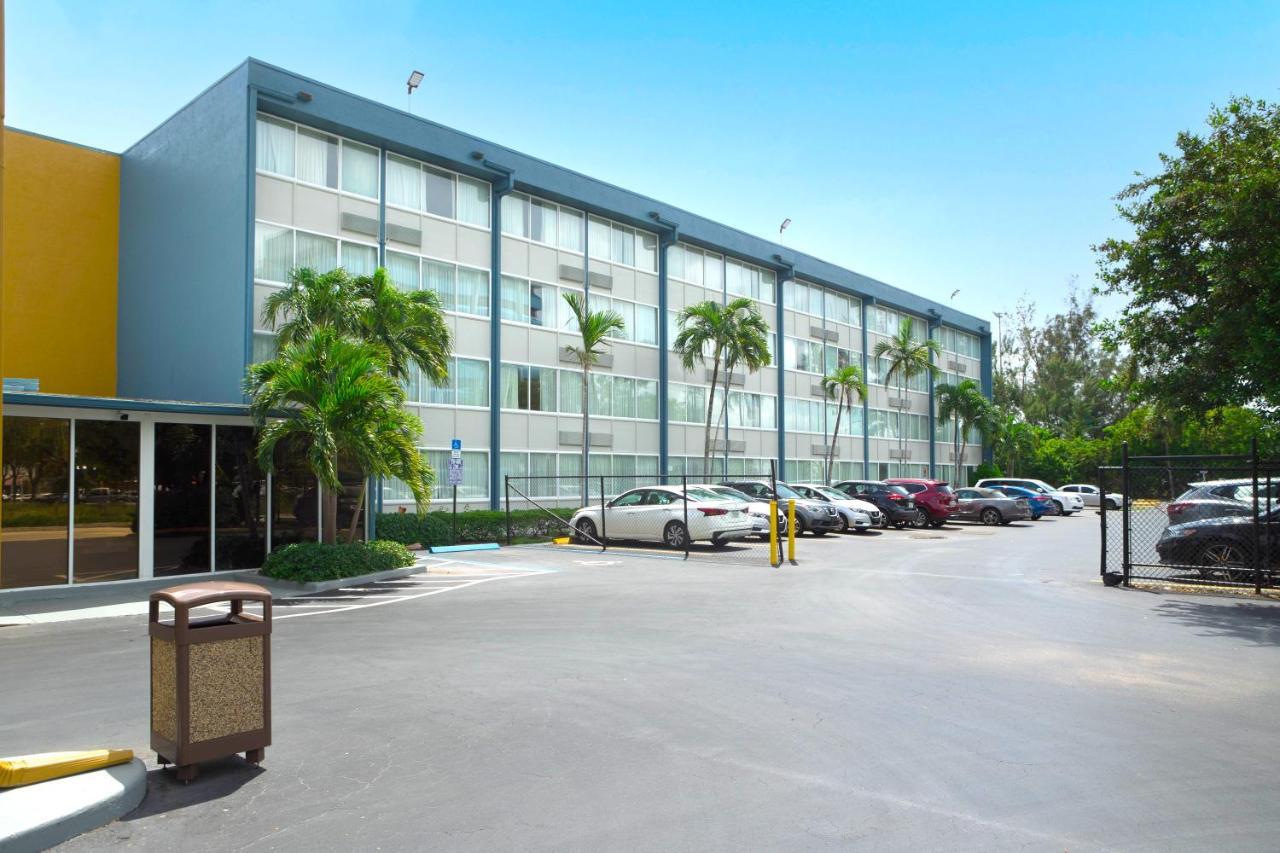 Envision Miami International Airport Hotel 3*
