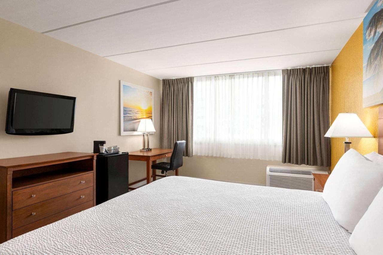 Envision Miami International Airport 3*