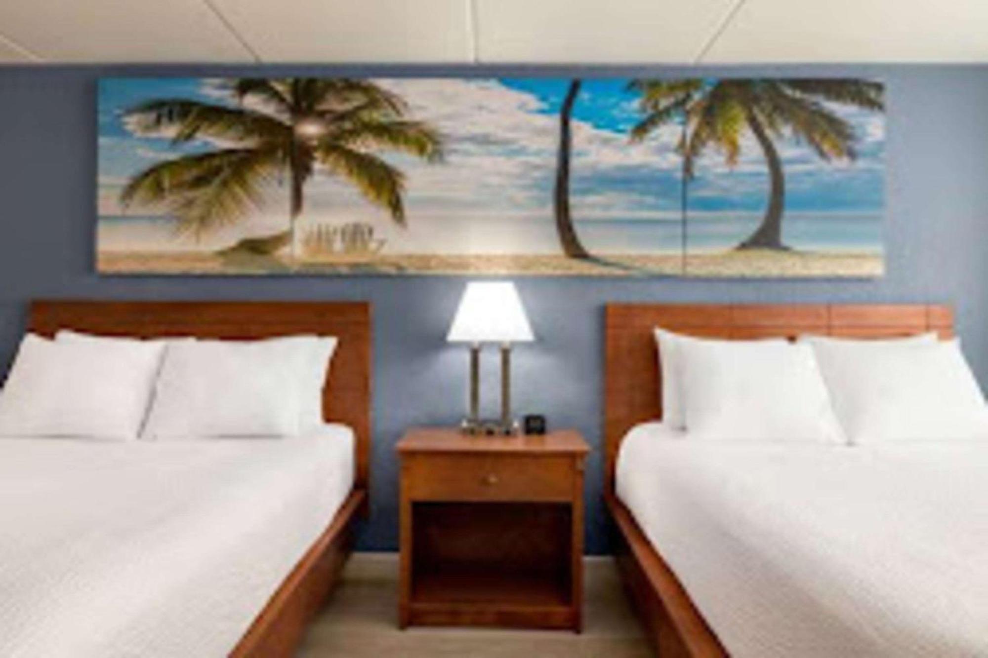 Envision Miami International Airport Hotel 3*