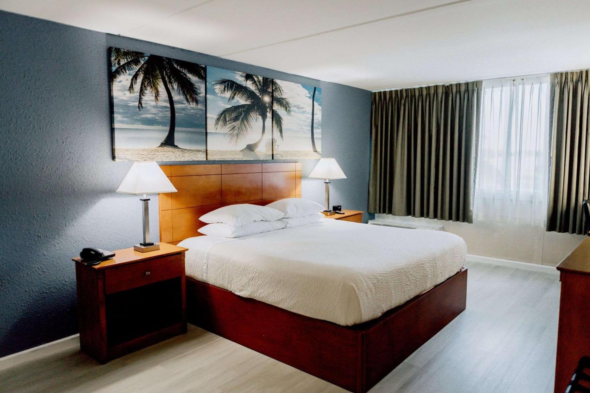 Envision Miami International Airport 3*