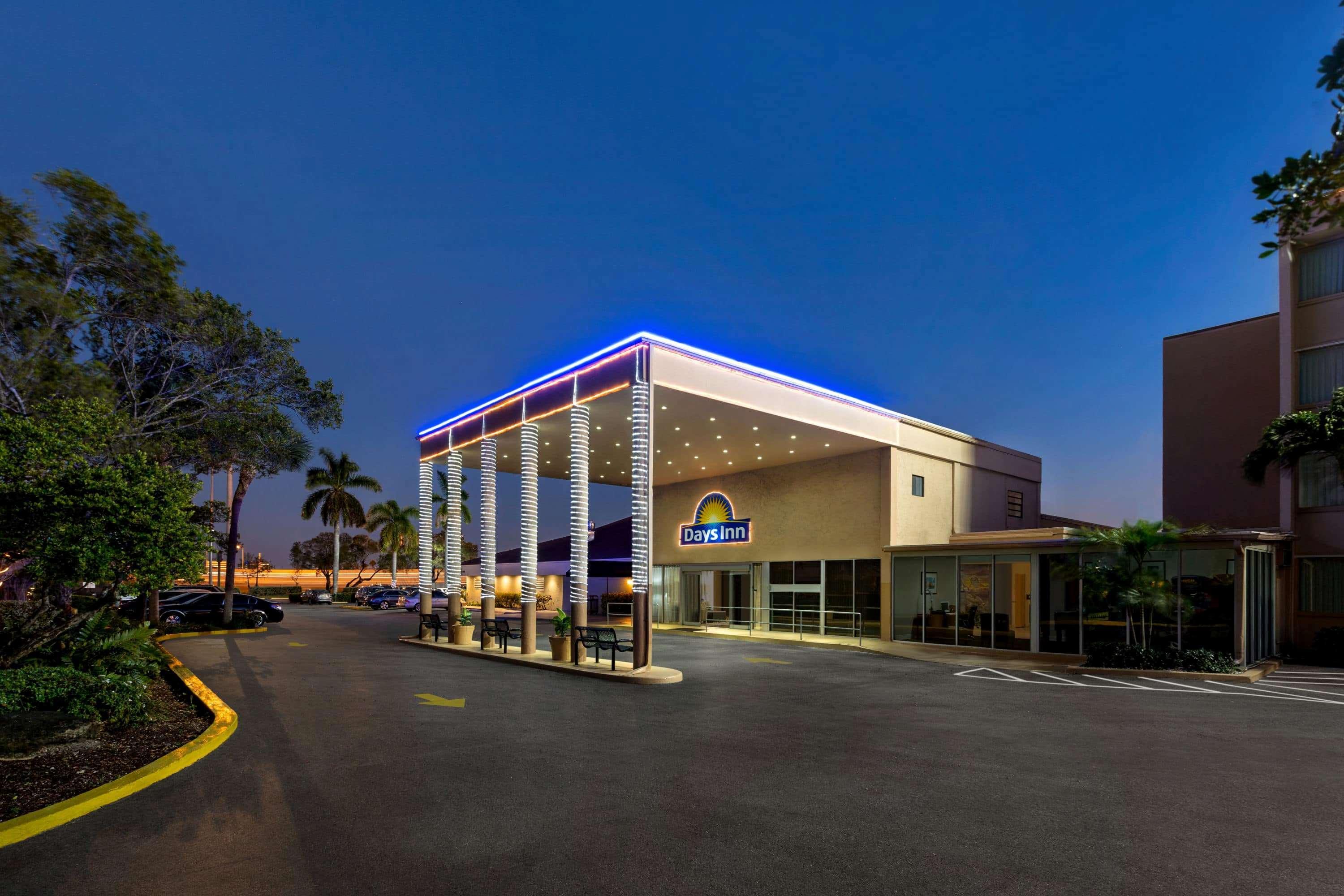 Envision Miami International Airport 3*