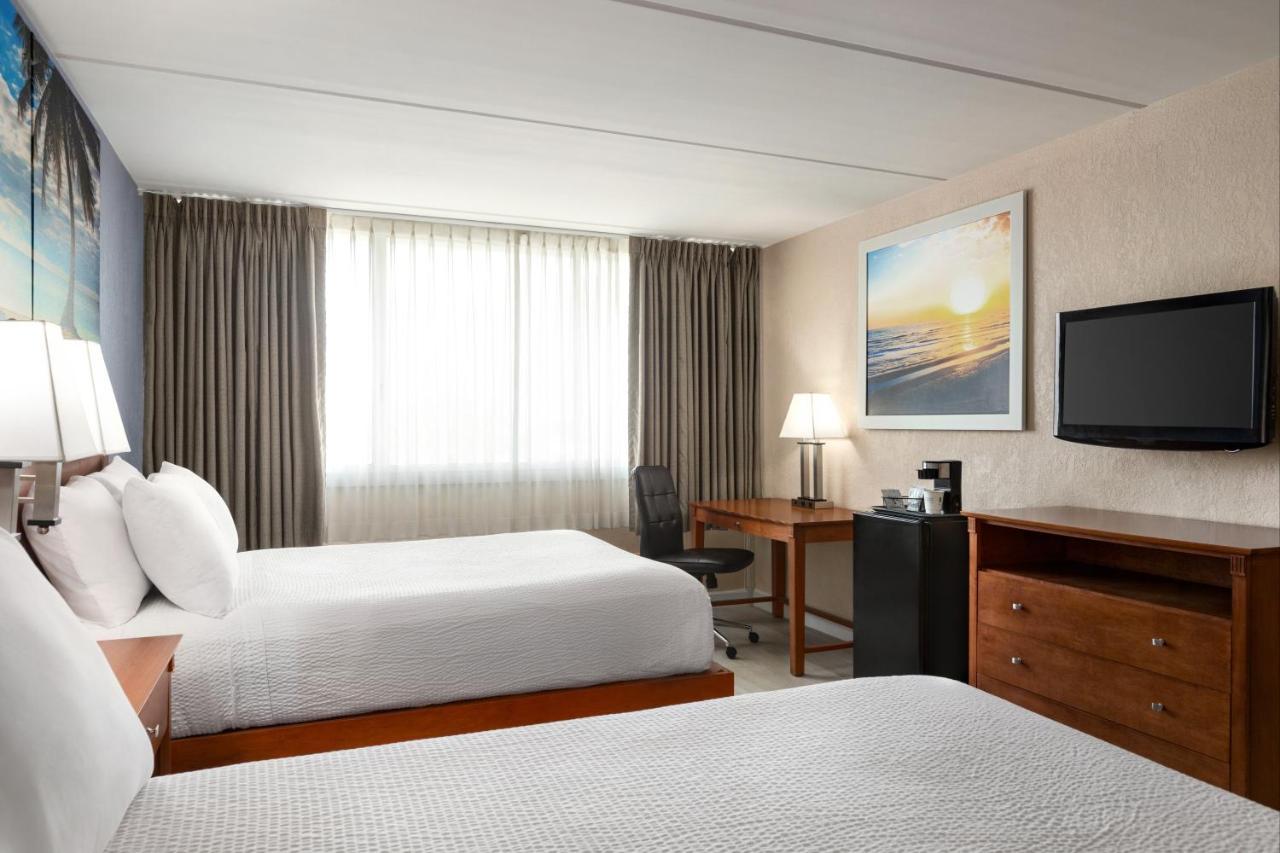 Envision Miami International Airport 3*