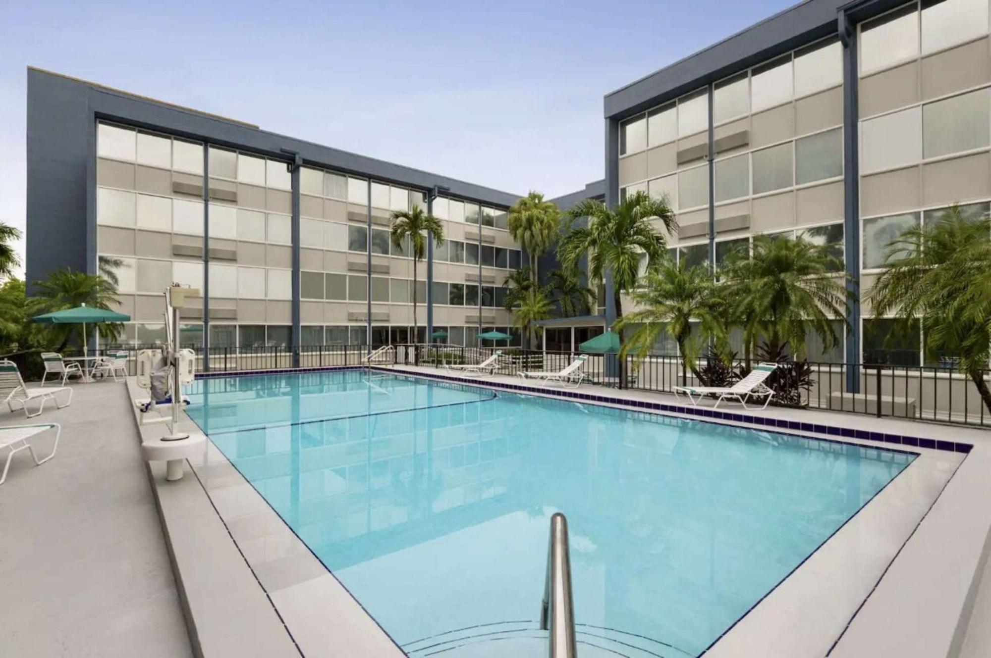 Hotel Envision Miami International Airport Medley